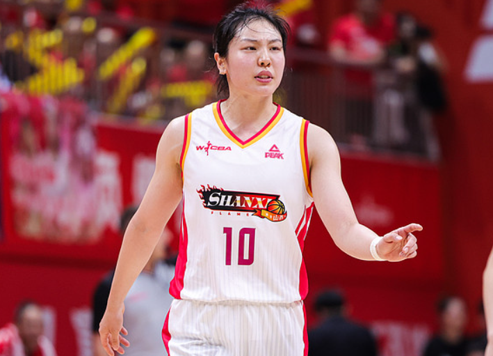杏彩体育-锁死最佳外援！中国女篮26岁1米86王牌闪耀：防守悍将冲击第二冠